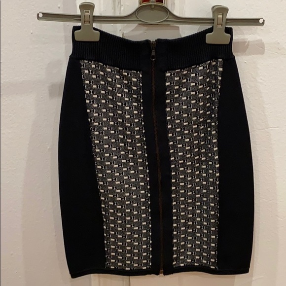 Rag & Bone - Fitted Pencil Skirt - Picture 2 of 4